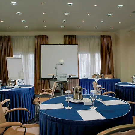 Hotel By Ihg 5*