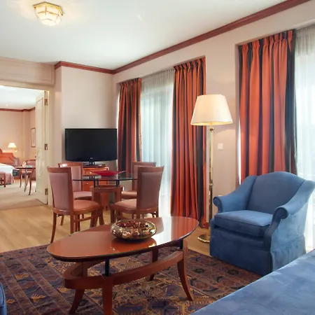 By Ihg
