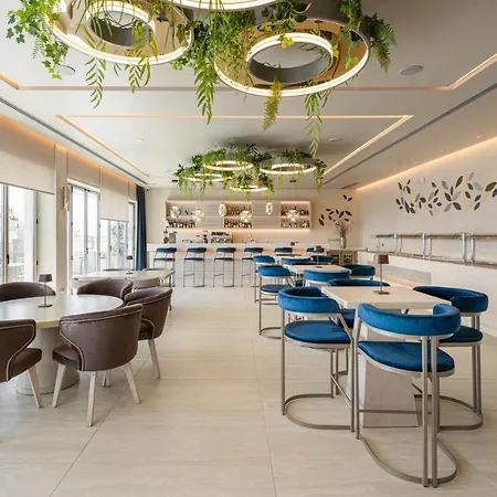 Hotel By Ihg